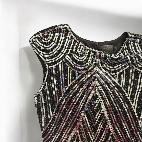 Fundaisy Flapper Dress - Picture 2 of 4